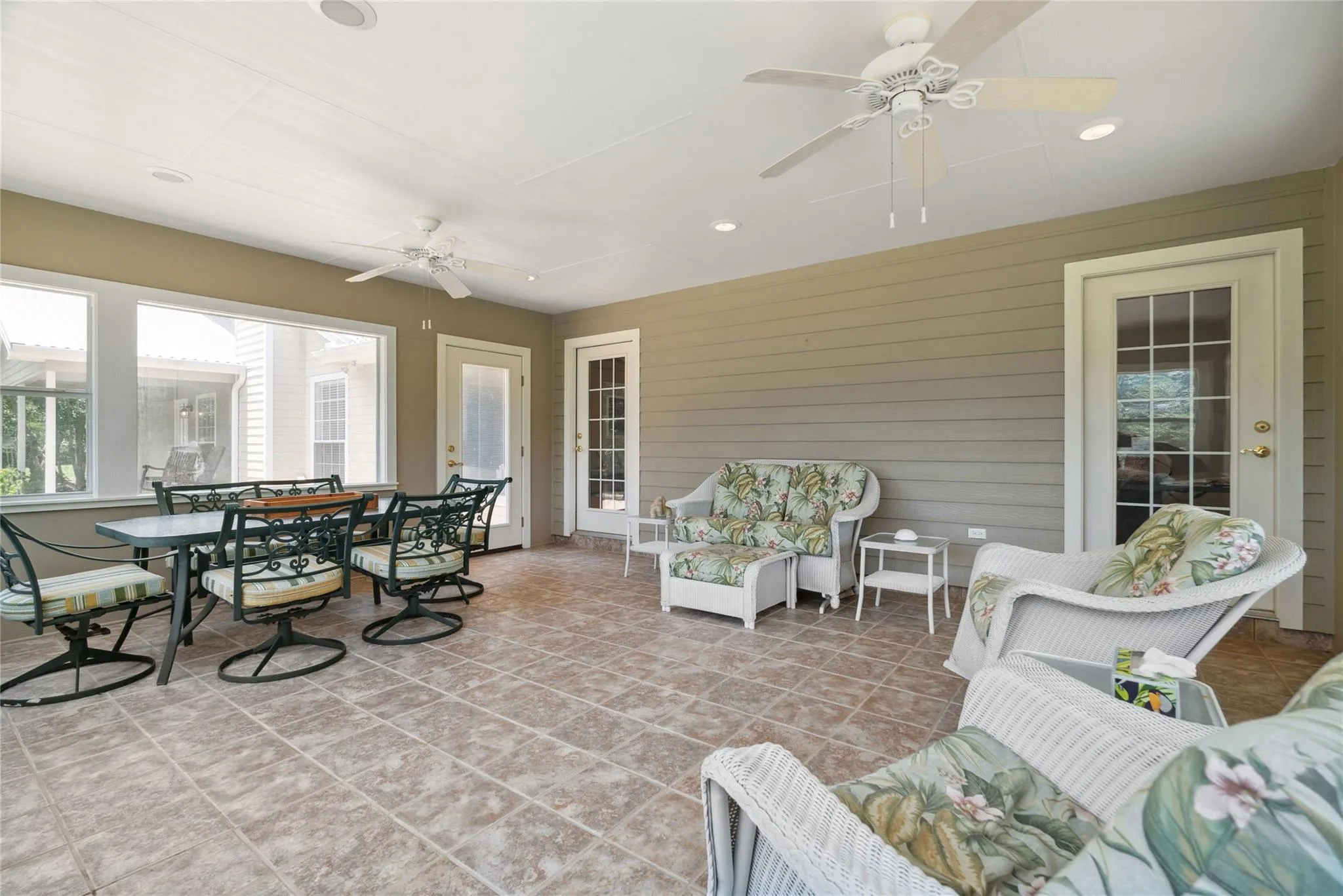 1009 Oakridge Road