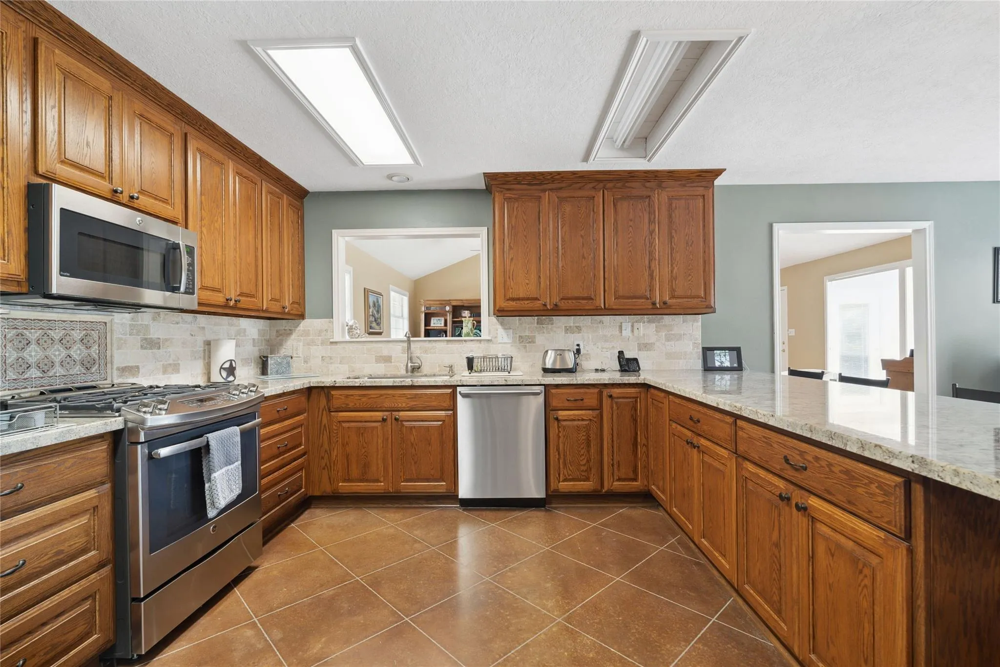 1009 Oakridge Road