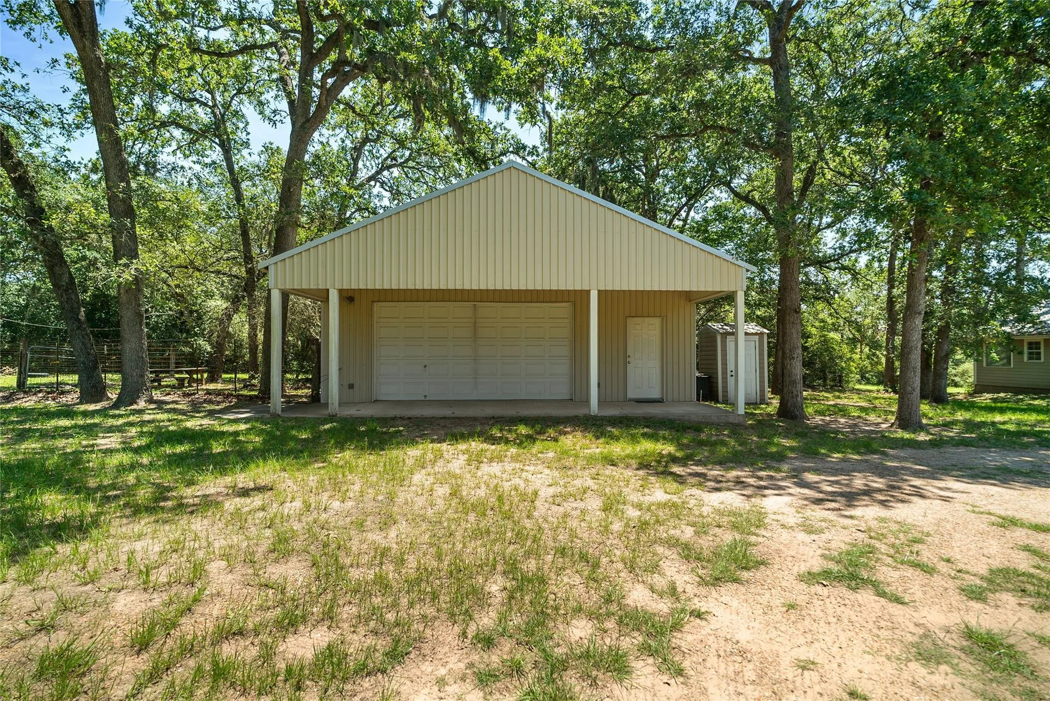 1009 Oakridge Road