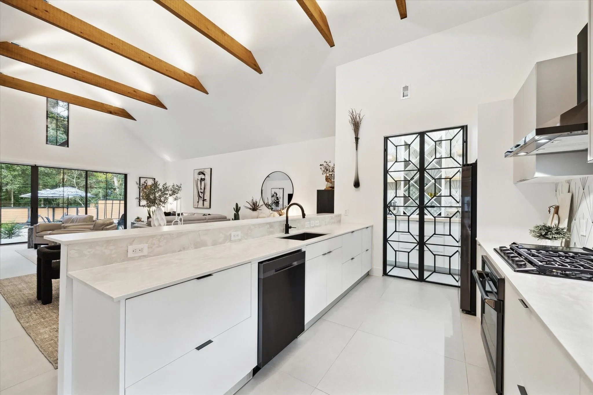 10528 Longleaf Drive