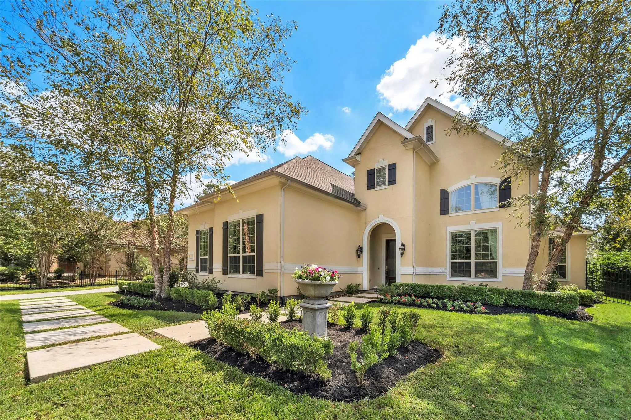 107 E Black Knight Drive