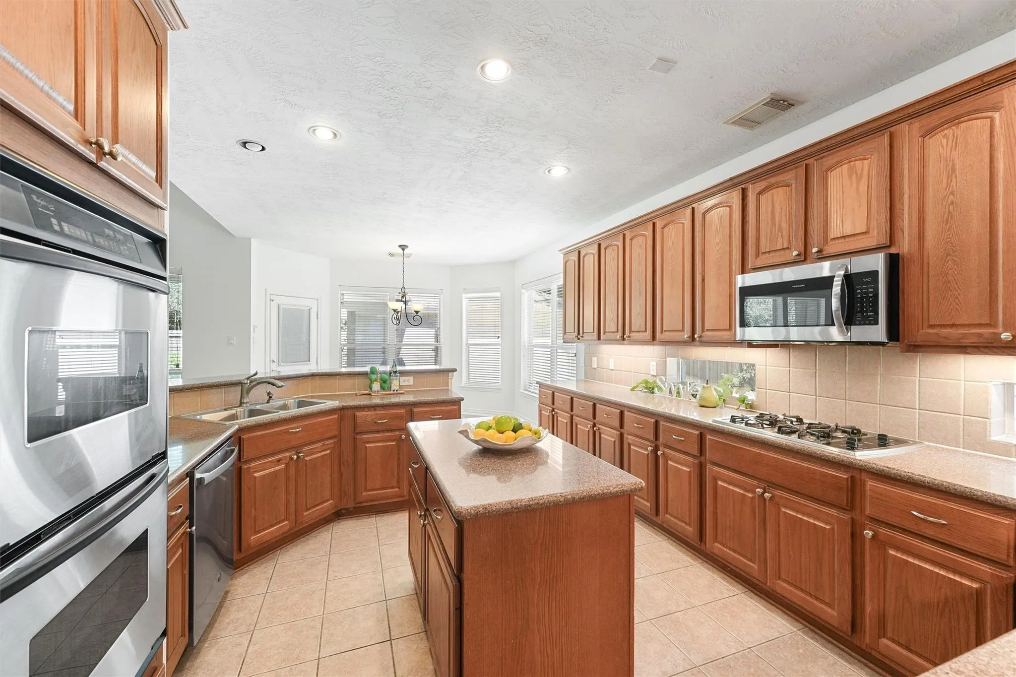 131 E Mirror Ridge Circle  The Woodlands