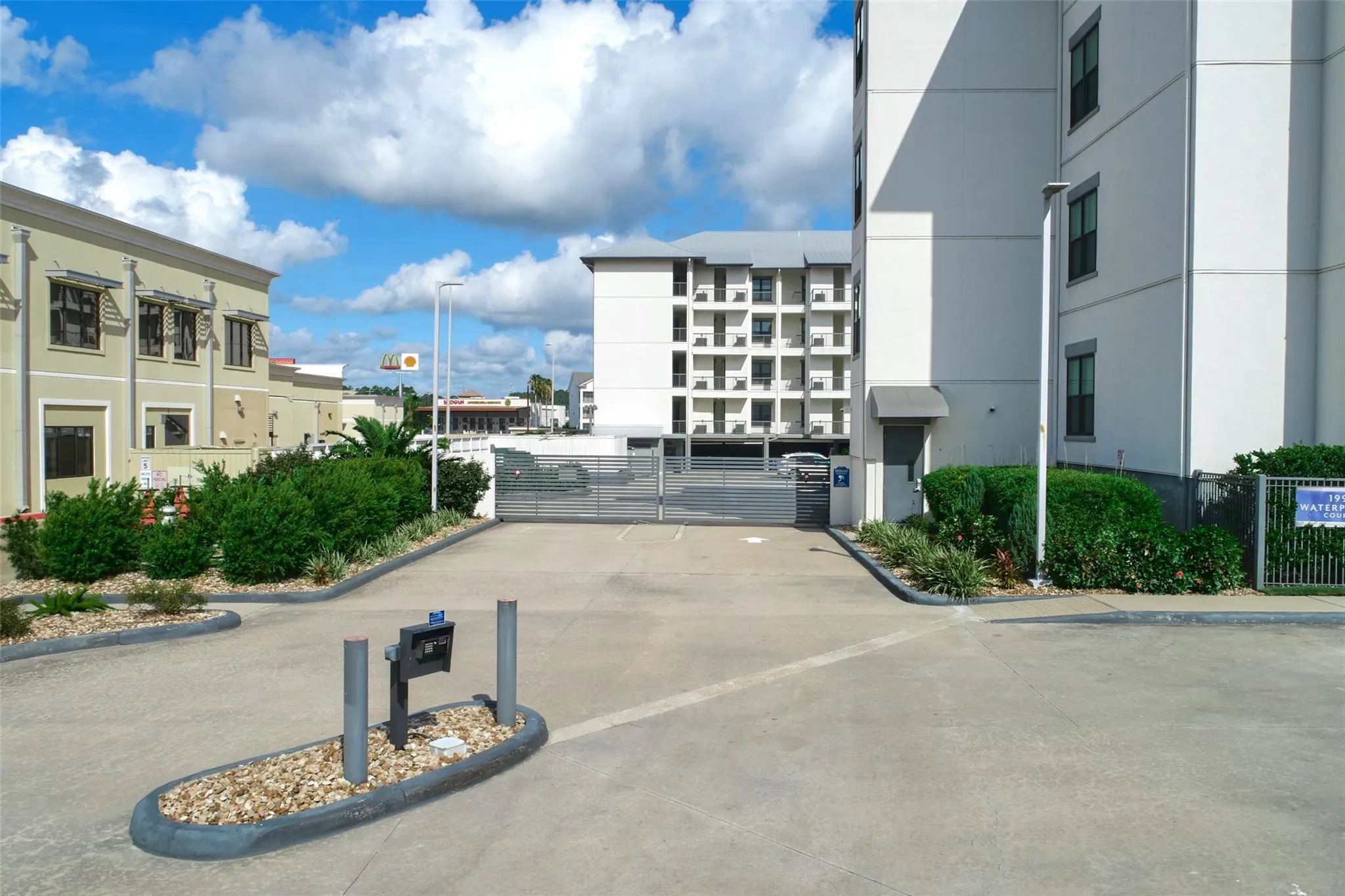 199 Waterpoint Court-104