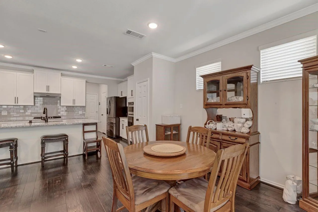 8608 Hollyoaks Creek Lane