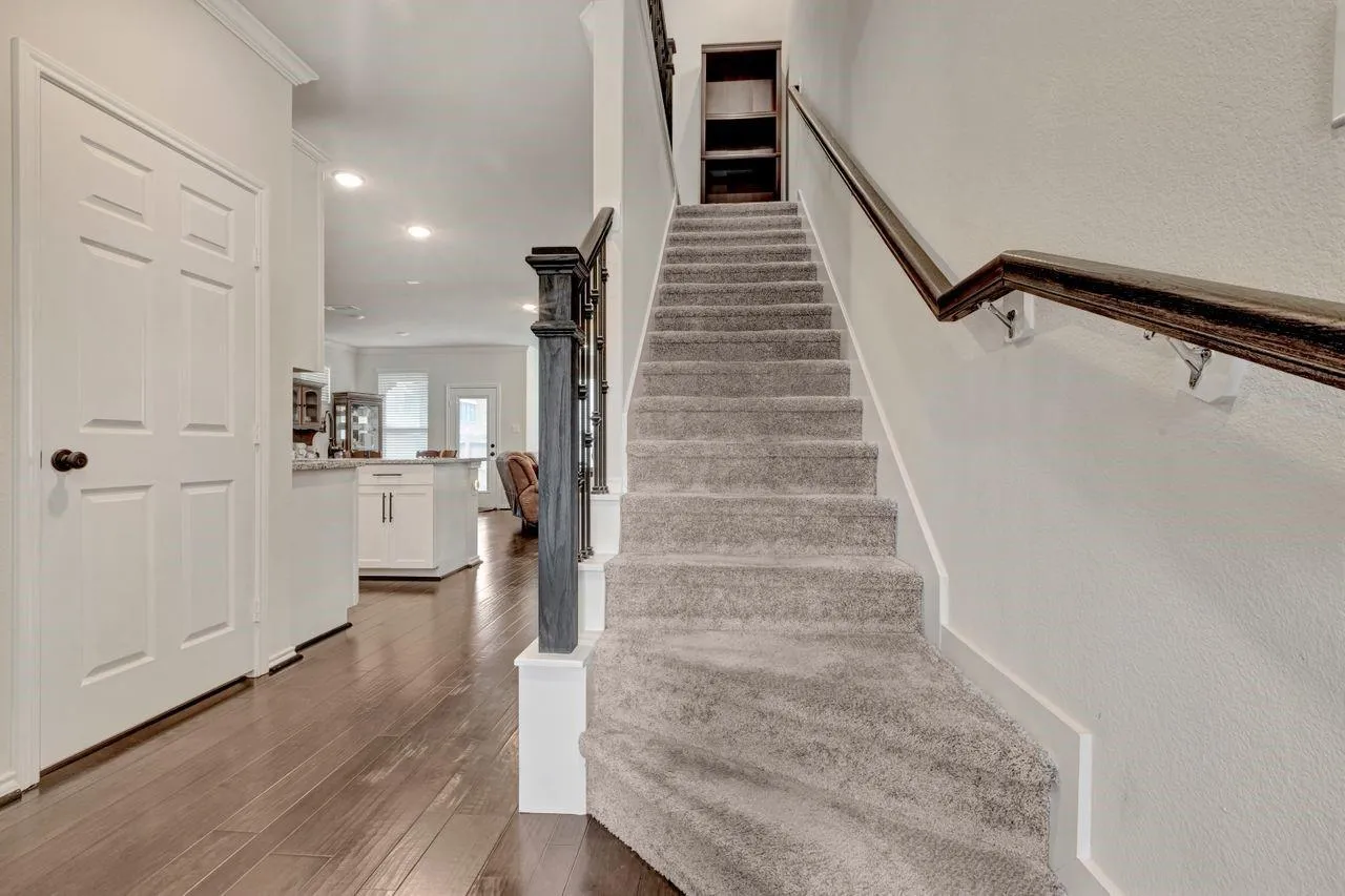8608 Hollyoaks Creek Lane