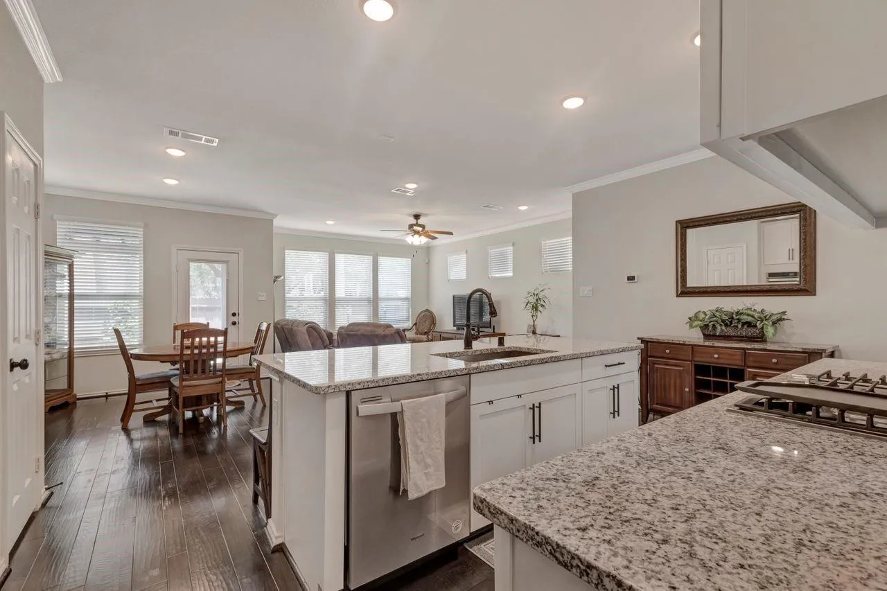 8608 Hollyoaks Creek Lane