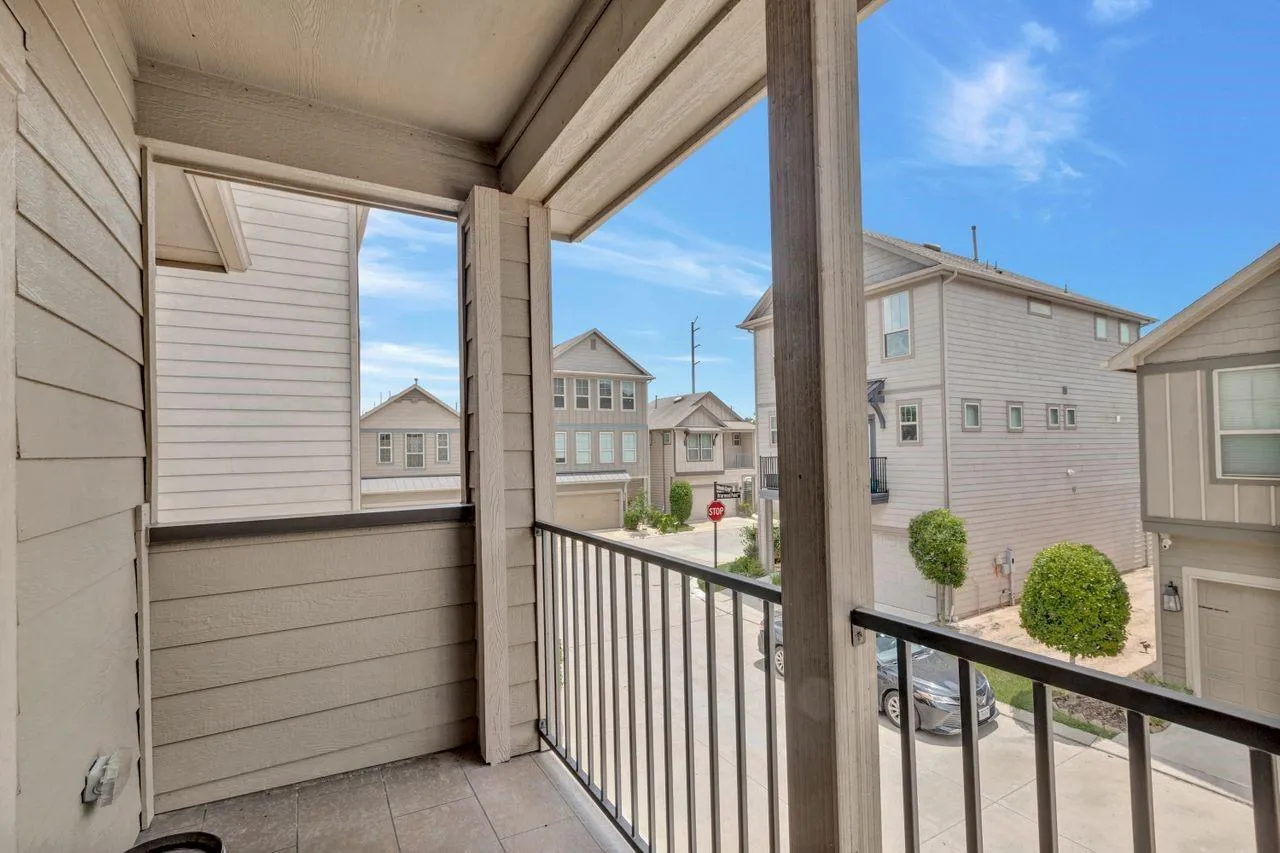 8608 Hollyoaks Creek Lane