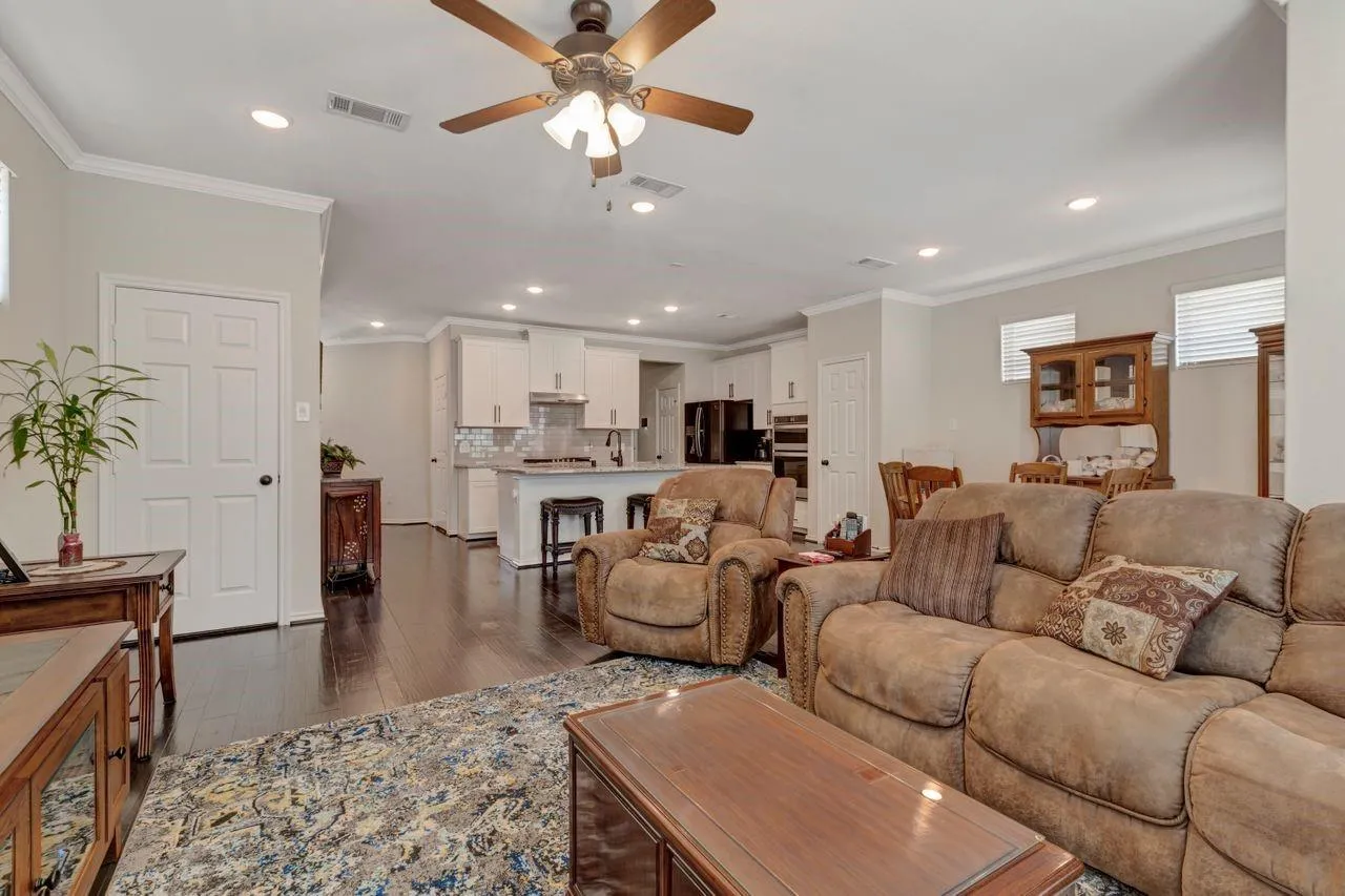 8608 Hollyoaks Creek Lane