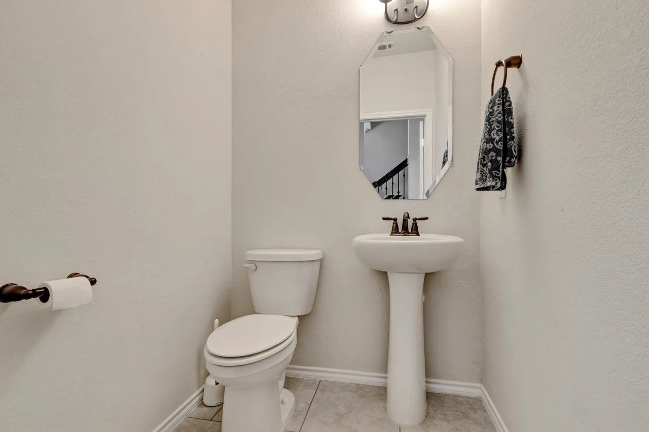 8608 Hollyoaks Creek Lane