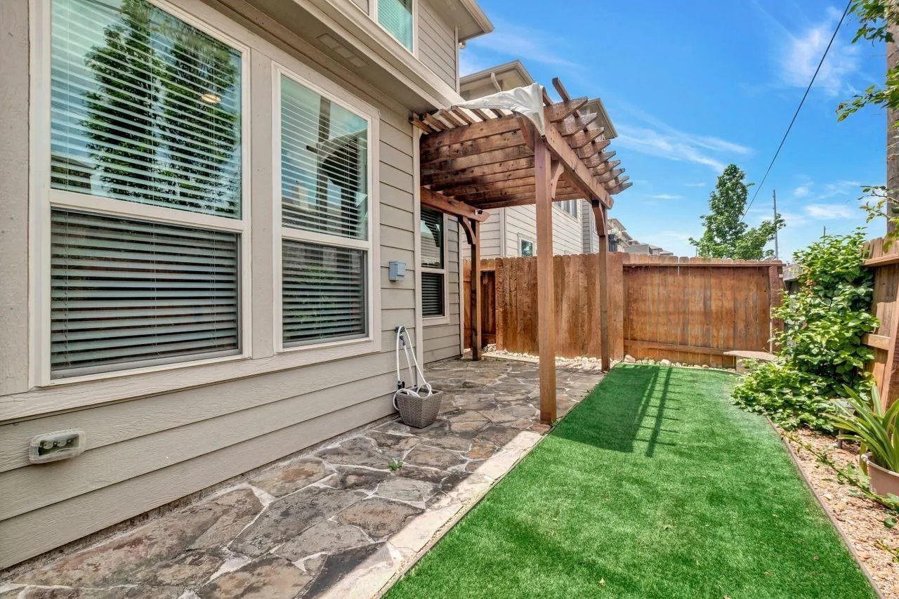 8608 Hollyoaks Creek Lane