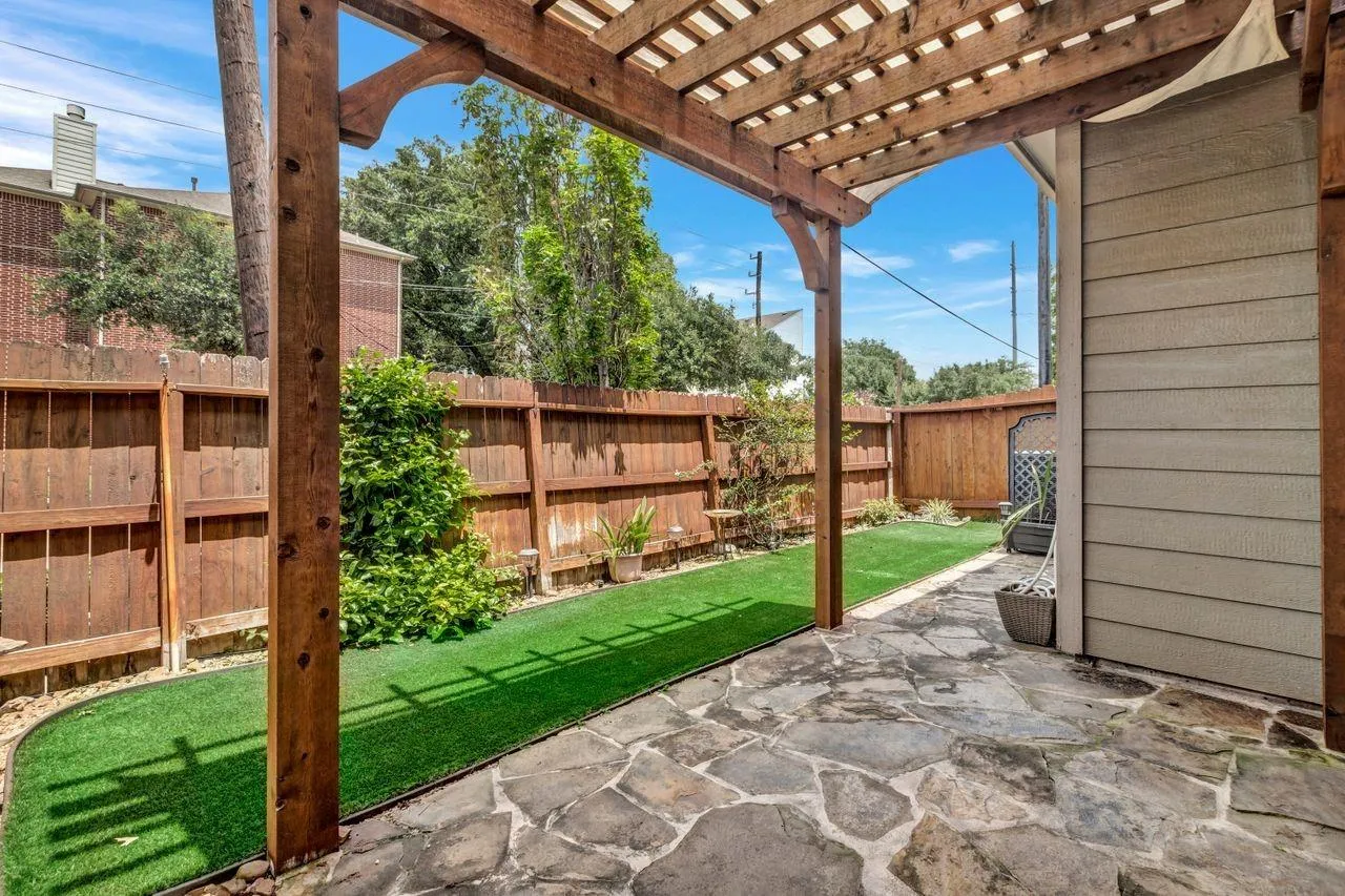 8608 Hollyoaks Creek Lane