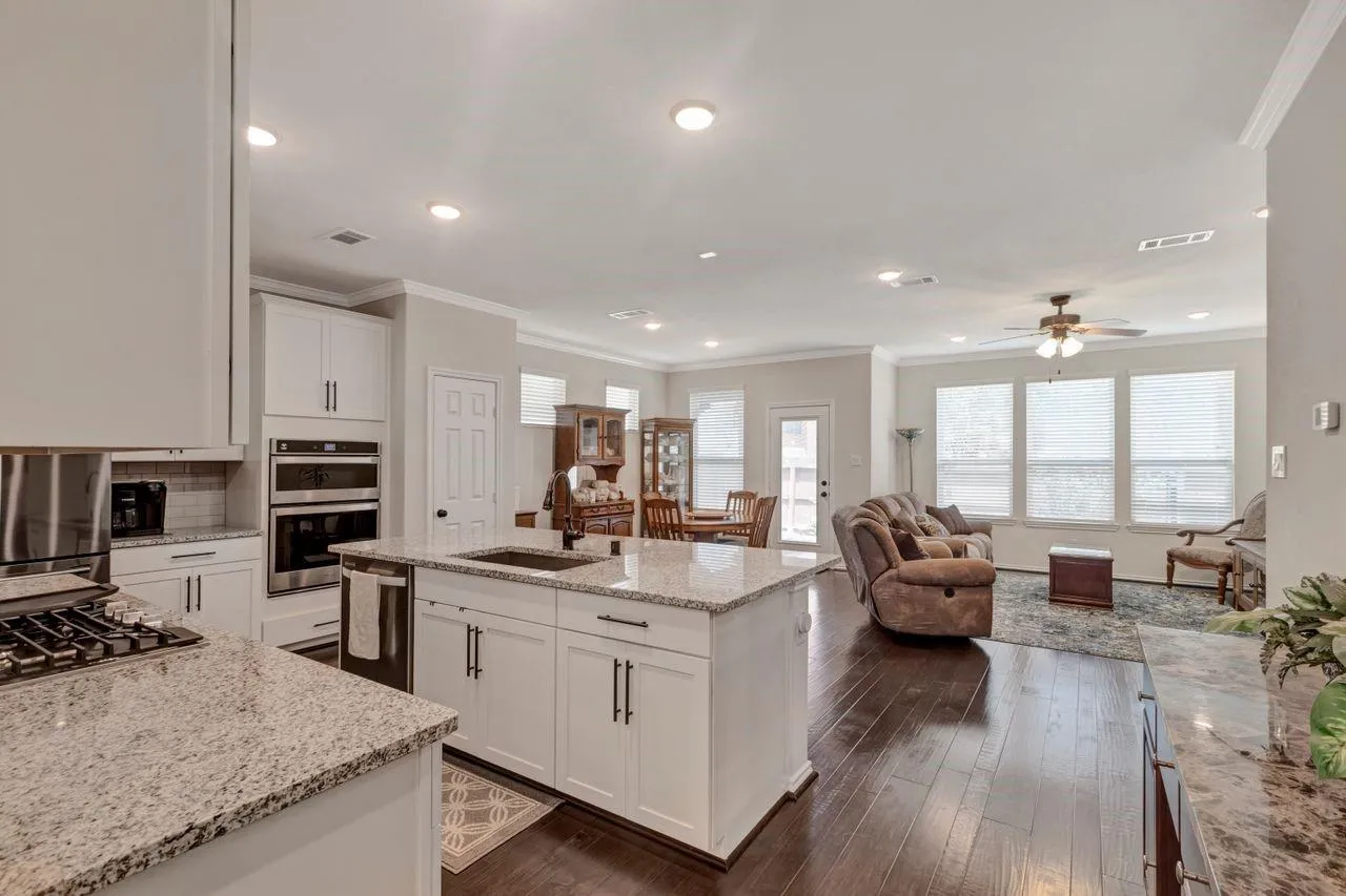 8608 Hollyoaks Creek Lane