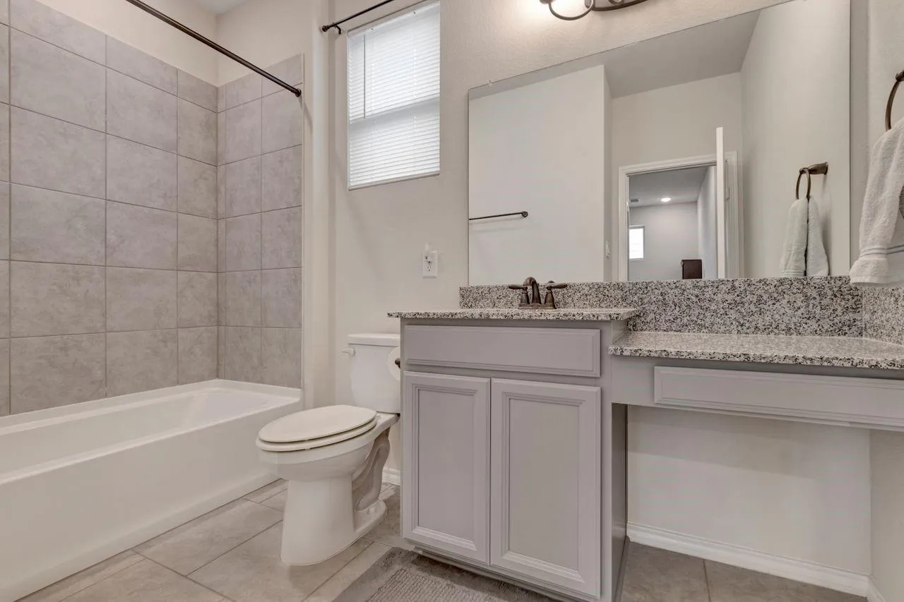 8608 Hollyoaks Creek Lane